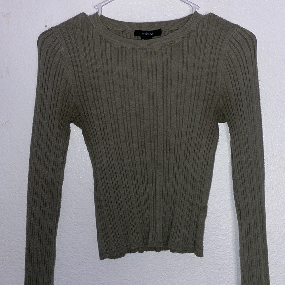 Women’s green long sleeve top